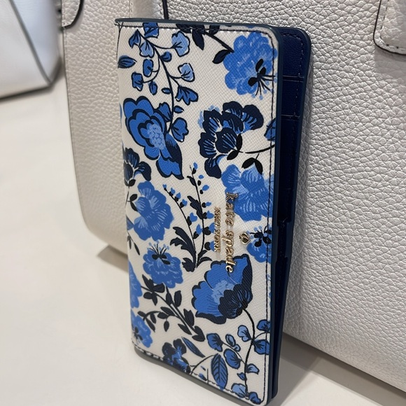 Kate Spade Madison Vase Floral Large Slim Bifold Wallet
Blue Multi
NWT - Picture 2 of 16